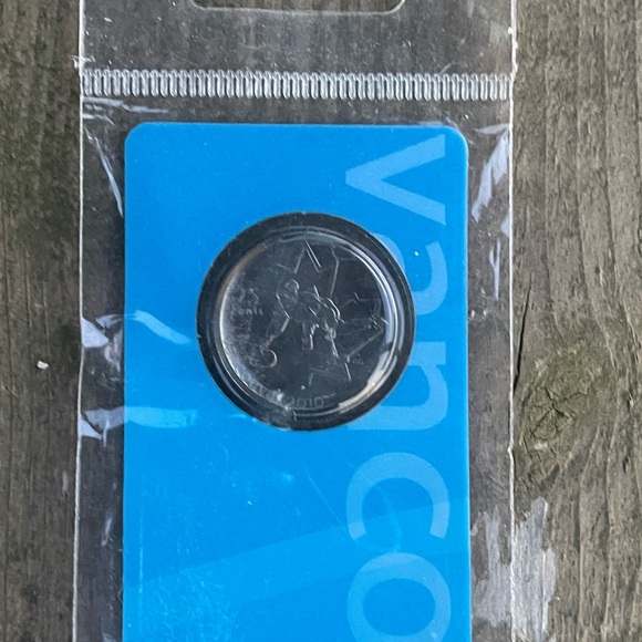 Royal Canadian Mint Vancouver Olympics 2007 Curling Quarter Bookmark & Lapel Pin - Picture 4 of 11